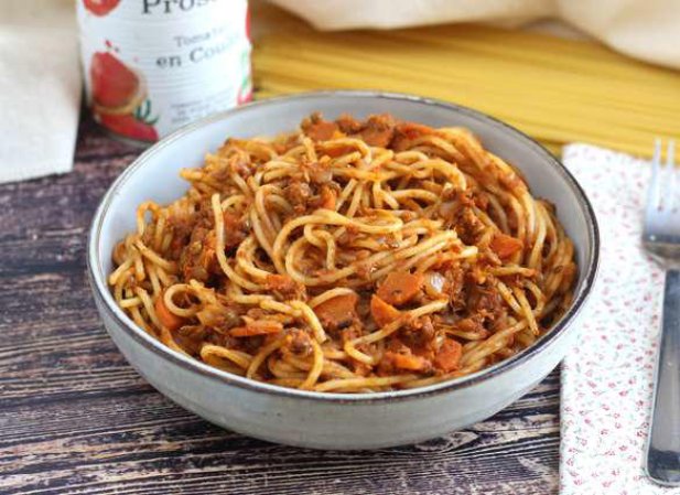 Delicious as can be, here’s a new idea for a sauce to accompany your pasta. With this vegetarian bolognese, you’ll surprise and delight everyone around the table. But what have we used instead of meat? Discover it through our step-by-step instructions below