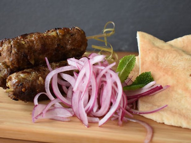 What a combination, it’s important to get balance into any dish and the use of pickled onions and mint yoghurt adds that balance that cuts though the richness of the meat.  This recipe will work just as well with our Tandoori blend and naan bread.